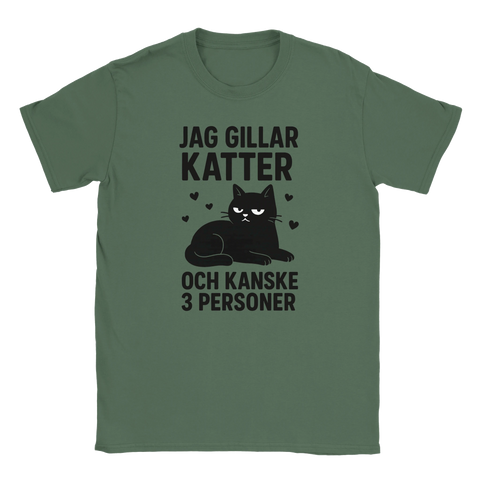 Grön t-shirt med texten "Jag gillar katter och kanske 3 personer" och en kattillustration
