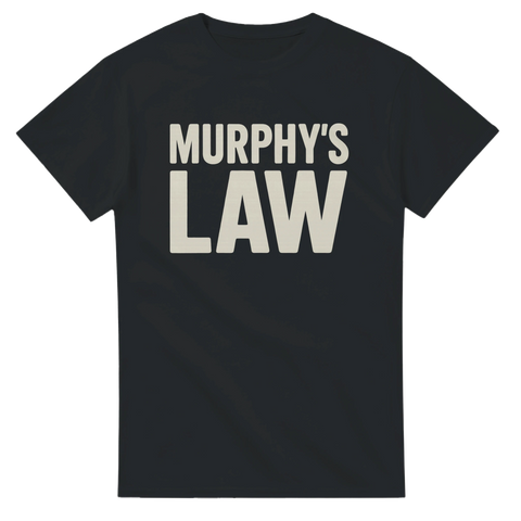 Svart t-shirt med texten Murphy’s Law i vit tryckstil