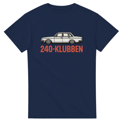 Marinblå T-shirt med texten 240-Klubben och en tecknad Volvo 240 i vit färg – för bilentusiaster och Volvo-älskare