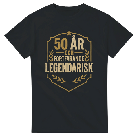 Svart t-shirt med texten "50 år och fortfarande legendarisk" i guldig stil – perfekt som rolig 50-årspresent med humor och stil