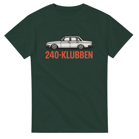 Mörkgrön T-shirt med texten 240-Klubben och en tecknad Volvo 240 i vit färg – för bilentusiaster och Volvo-älskare