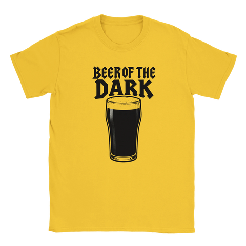 T-shirt med stout och hårdrockstryck och texten Beer of the dark