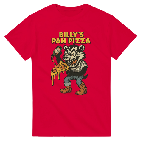 Röd t-shirt med en tecknad grävling som håller i en slajmig panpizza och texten "Billy’s Pan Pizza"