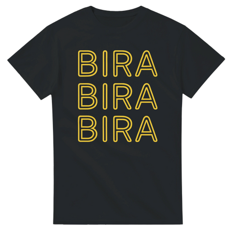 Svart t-shirt med neontext ”BIRA BIRA BIRA” fram och ”BÄRS BÄRS BÄRS” på ryggen – perfekt för pubrunda och after work.