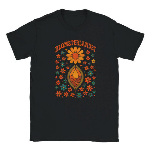Svart t-shirt med retroblommor i orange och rött samt texten "Blomsterlandet"