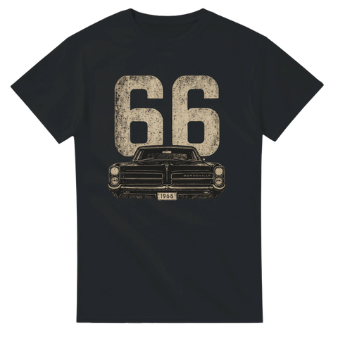 Svart t-shirt med tryck av en Pontiac Bonneville 1966 och siffran 66 i stor retrostil, perfekt för raggare och fans av amerikanska bilar.