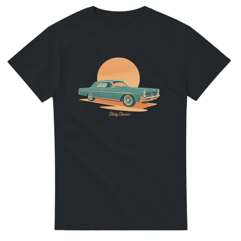 T-shirt med motiv av en Pontiac Bonneville i solnedgång, perfekt för raggare och fans av amerikanska klassiska bilar