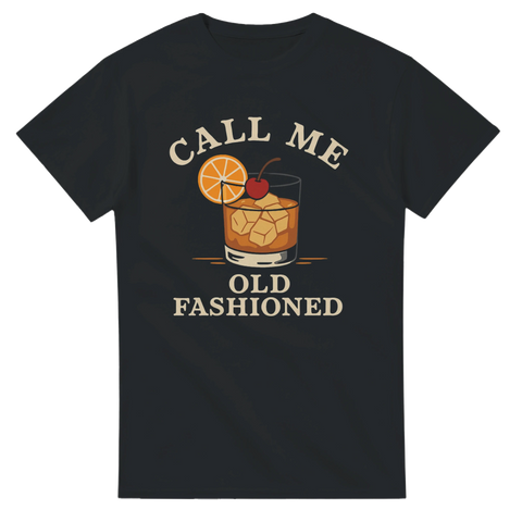 T-shirt med drinkglas och texten "Call Me Old Fashioned"