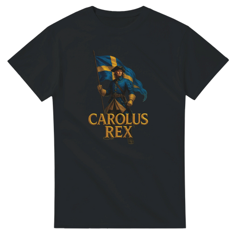 T-shirt med mäktigt motiv av Carolus Rex som håller en svensk flagga – perfekt för historia, rock och Sabaton-fans.