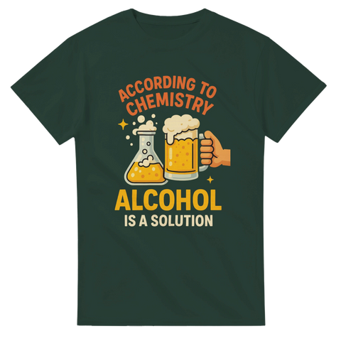 Grön t-shirt med laboratorieflaska och ölglas, texten ”According to chemistry alcohol is a solution” – perfekt för öl- och vetenskapshumor.
