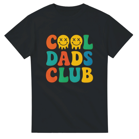 Svart t-shirt med färgglad text "Cool Dads Club"