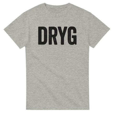 Grå t-shirt med svart texten "DRYG" i stora bokstäver