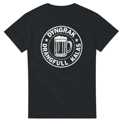 Svart t-shirt med vit tryckt design som visar en ölkupa och texten Dyngrak Drängfull Kalas – perfekt för festglada personer med humor