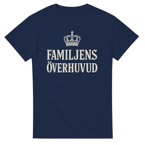 Blå t-shirt med texten "Familjens Överhuvud" och en kungakrona