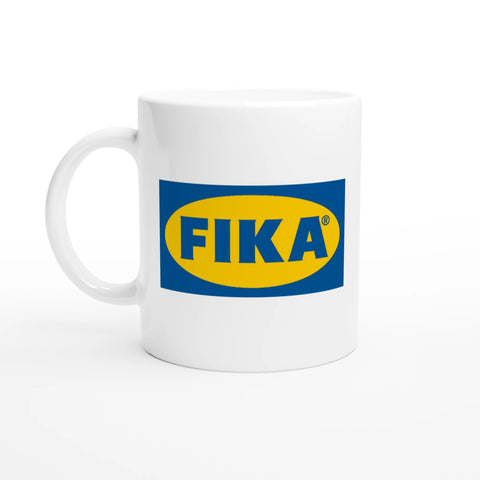 Vit kaffemugg med blågul FIKA-logotyp i svensk design