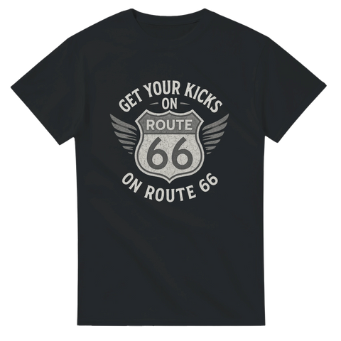 T-shirt med Route 66-motiv och texten Get Your Kicks on Route 66, perfekt för raggare, bikers och USA-roadtrip-entusiaster
