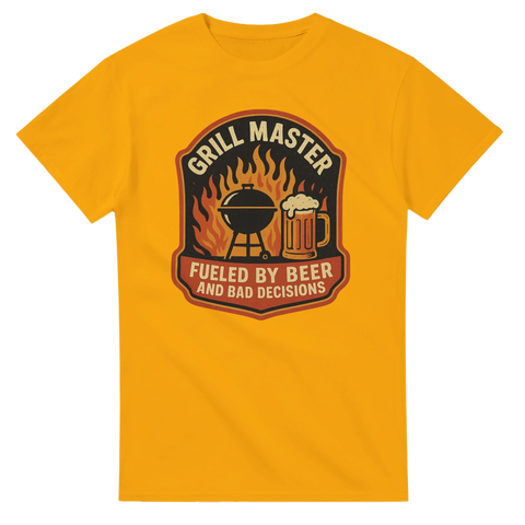 Gul t-shirt med grillmotiv, ölglas och texten "Grill Master – Fueled by Beer and Bad Decisions"