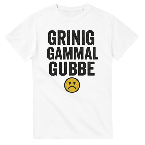 Vit t-shirt med texten "Grinig Gammal Gubbe" och en sur smiley