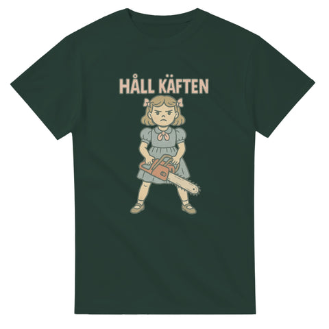 Mörkgrön t-shirt med en ilsken liten flicka som håller i en motorsåg och texten “Håll käften”