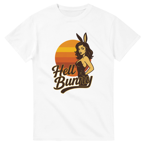 Rolig t-shirt med Hell Bunny-motiv, pinup-tjej med kaninöron framför en solnedgång, perfekt för raggare och retrofans