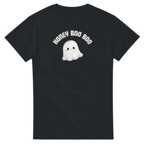 Svart t-shirt med söt spökillustration och vit text “Honey Boo Boo” – charmig halloween-tröja med gulligt motiv.