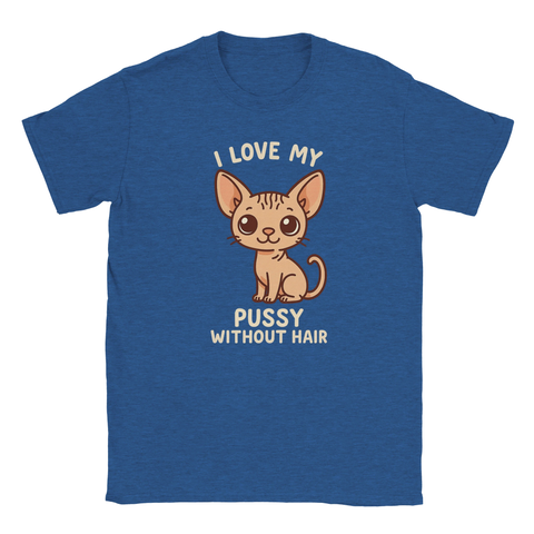 Blå t-shirt med illustration av en söt nakenkatt och humoristisk text "I Love My Pussy Without Hair", perfekt för kattälskare med glimten i ögat