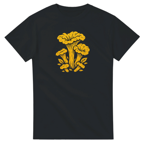 T-shirt med grafisk illustration av kantareller, perfekt för svampplockning och naturälskare som vill hylla skogens guld.