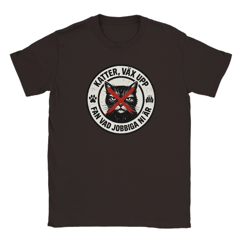 Badge-tryck med arg katt och texten "Katter, väx upp – fan vad jobbiga ni är"