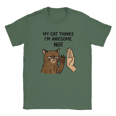 T-shirt med texten "My cat thinks I'm awesome. NOT" och en sur katt