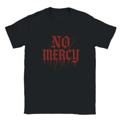 T-shirt med gotisk blodröd text "No Mercy" och rivmärken på svart bakgrund