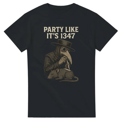 Svart t-shirt med tecknad pestläkare och råtta, samt texten “Party Like It’s 1347”