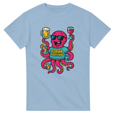 Ljusblå t-shirt med färgglad tecknad bläckfisk som håller flera drinkar och texten ”I Drink Everything”.