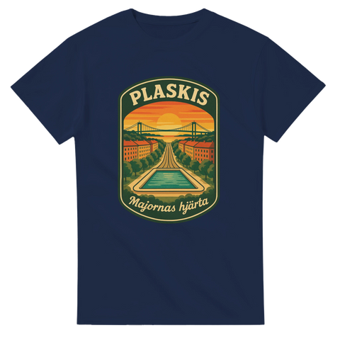 Marinblå t-shirt med retroinspirerad illustration av Plaskis – utomhusbassängen i Majorna, Göteborg, med texten “Majornas hjärta”.