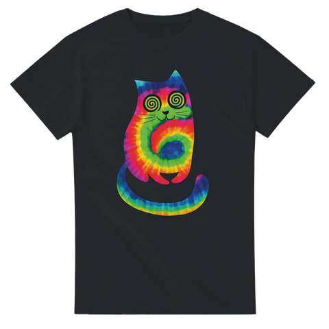 Psykedelisk t-shirt med katt i tie-dye regnbågsfärger och hypnotiska ögon. Perfekt för festival, retrostil och kattälskare.