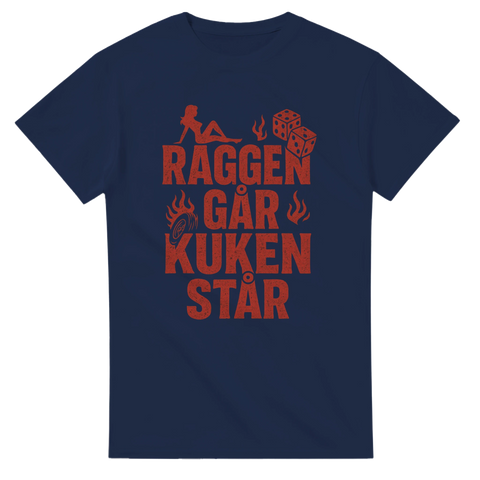 Marinblå t-shirt med röd text: Raggen går kuken står och raggarsymboler