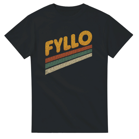 Svart t-shirt med gul retrotext FYLLO och snedrandigt färgmönster