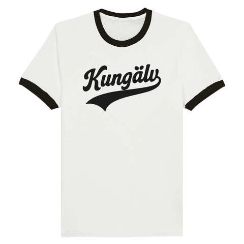 Ringer t-shirt med svart text "Kungälv" i retrostil på vit bakgrund
