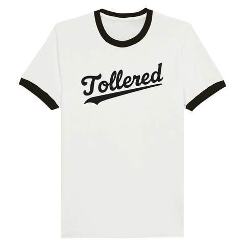 Vit retro ringer-t-shirt med svart texten Tollered – en hyllning till den lilla orten vid Sävelången