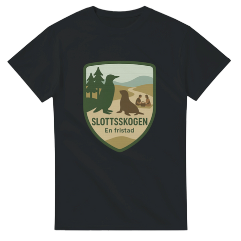T-shirt med märke-liknande illustration av Slottsskogen i Göteborg, med pingvin, säl och texten “En fristad”.