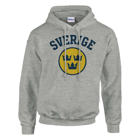 Grå hoodie med blå text "SVERIGE" och tre gula kronor i rund gul badge