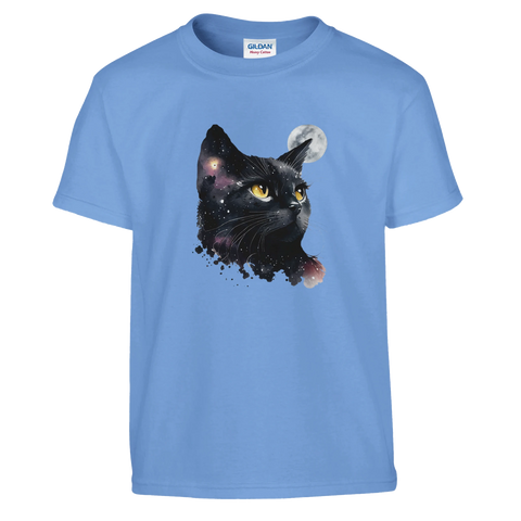 Ljusblå t-shirt för barn med galaxkatt och måne i bakgrunden