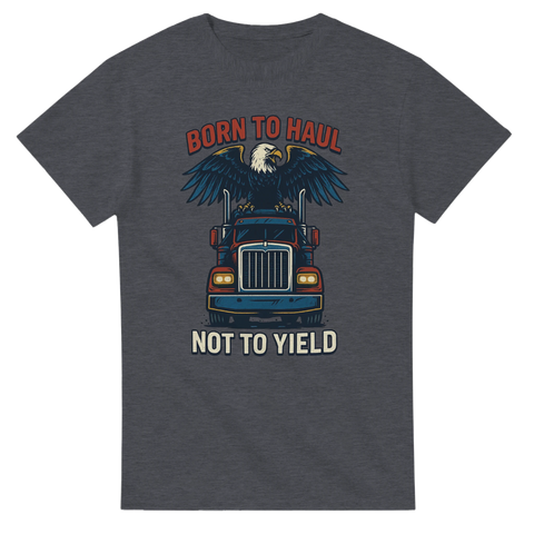 T-shirt med örn, amerikansk långtradare och texten Born to Haul – Not to Yield