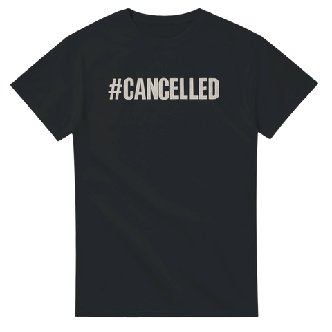 Svart T-shirt med texten #CANCELLED i vit, ironisk och trendig statement tee från Shirty.se.