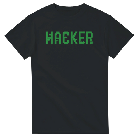 Svart t-shirt med grön text HACKER i retro datastil