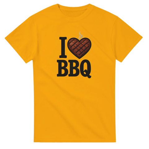 Gul t-shirt med texten I love BBQ och hjärta som ser ut som grillat kött