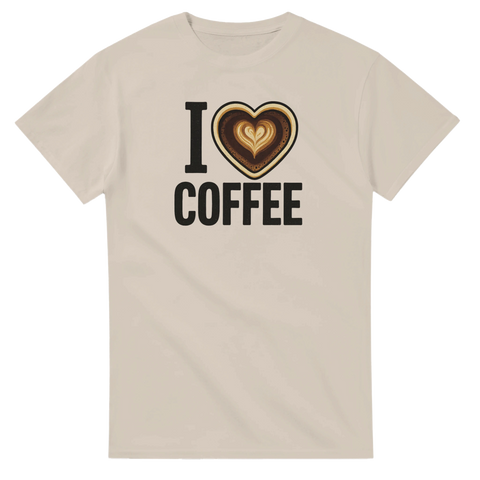 Beige t-shirt med texten I love coffee och ett hjärta format som en kaffekopp med latte art
