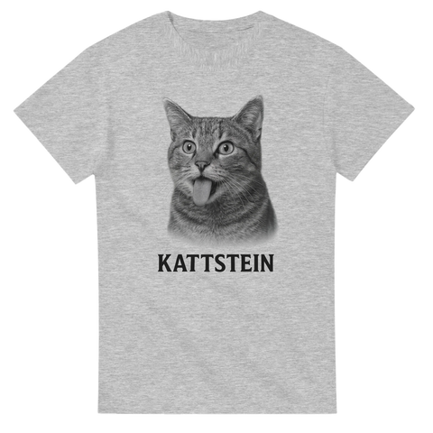 Grå t-shirt med fotorealistisk katt som räcker ut tungan och texten “Kattstein”