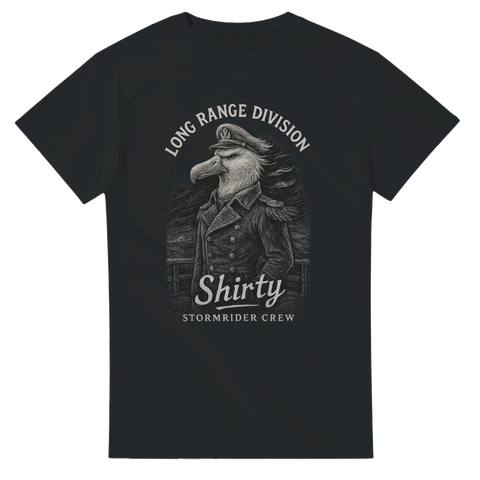 T-shirt med albatross i kaptensjacka med epåletter, under texten "Long Range Division – Shirty – Stormrider Crew".