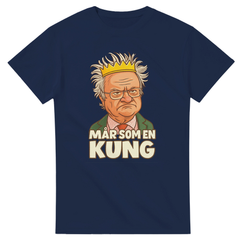 Tecknad kung med gul krona och rufsig frisyr, texten "Mår som en KUNG" på marinblå t-shirt.