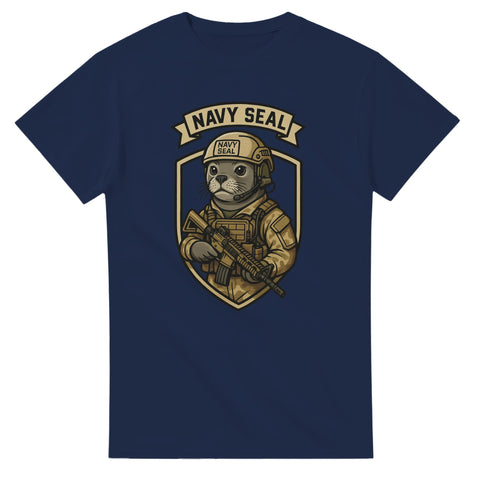 Blå t-shirt med illustration av en säl i militärutrustning och texten "Navy Seal"